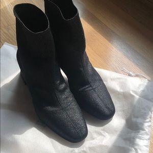Aska metallic fiber sock boot